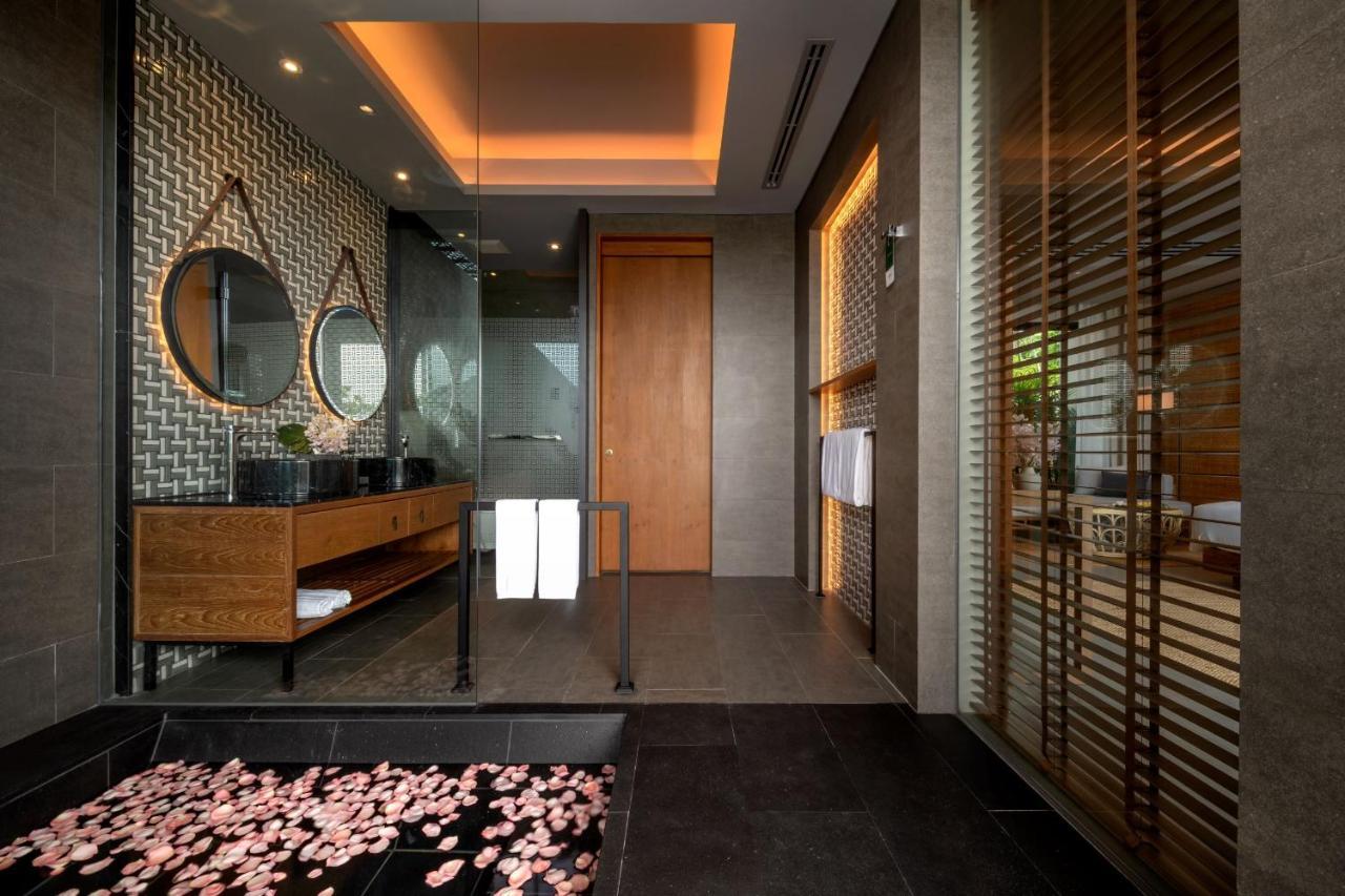 Noku Phuket Hotel Chalong Bagian luar foto Bathroom