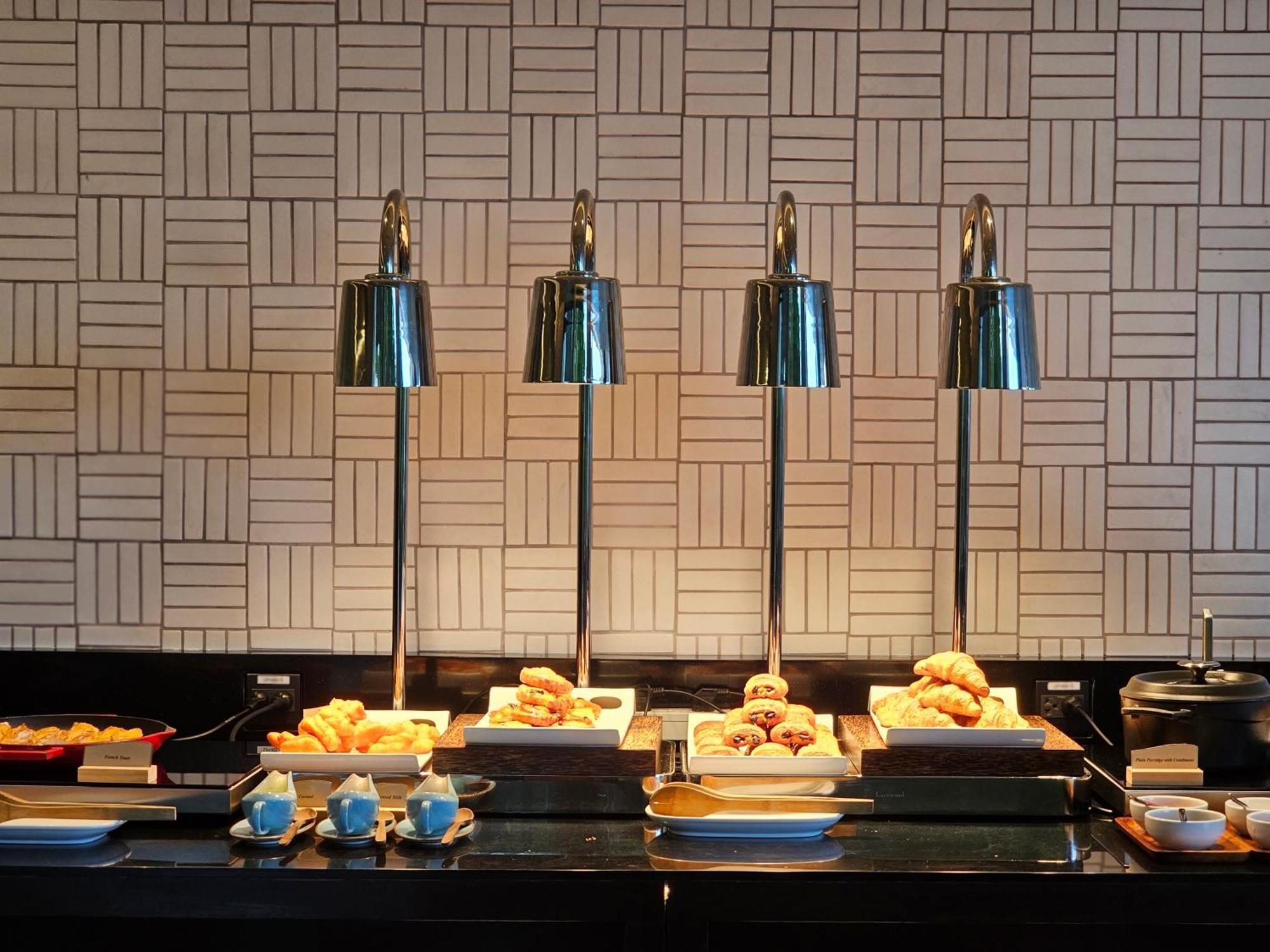 Noku Phuket Hotel Chalong Bagian luar foto Carving stations
